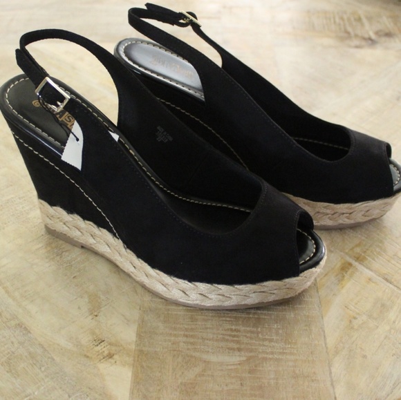 Shoes - (NEW) Open Toe Wedge Sandals